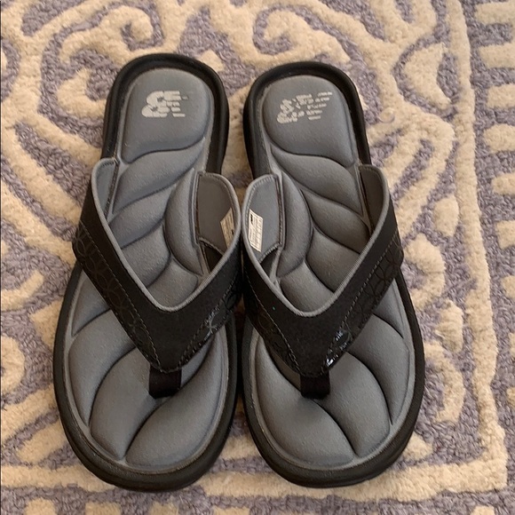 new balance solace flip flops